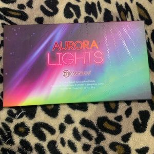 Aurora lights eyeshadow pallet